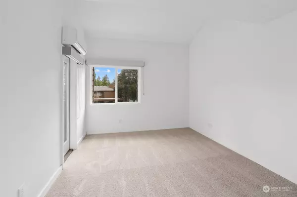 11504 NE 128th St #5, Kirkland, WA 98034