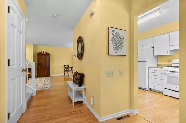 17 Red Maple Trail, Madison, WI 53715