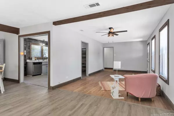 401 AERO AVE, Schertz, TX 78154-1805