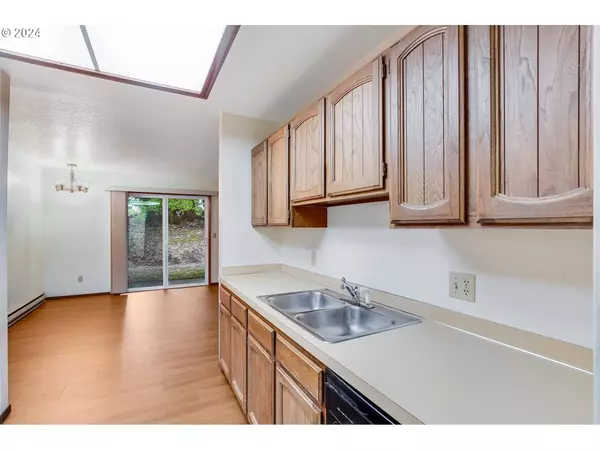 9776 SW TUALATIN RD, Tualatin, OR 97062