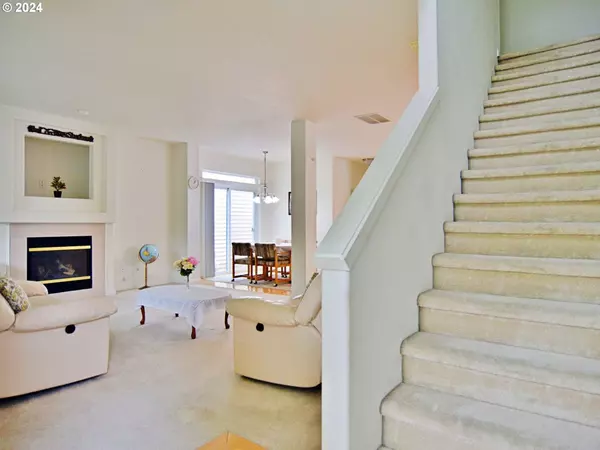 5641 NE DAMSEL DR, Hillsboro, OR 97124