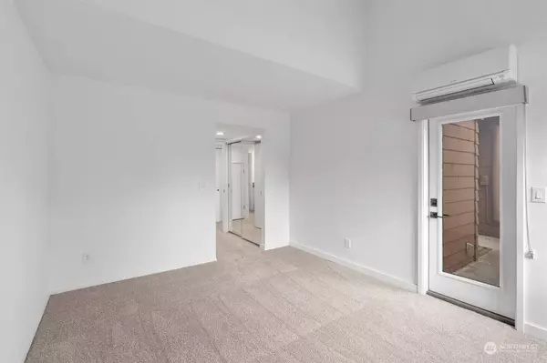 11504 NE 128th St #5, Kirkland, WA 98034