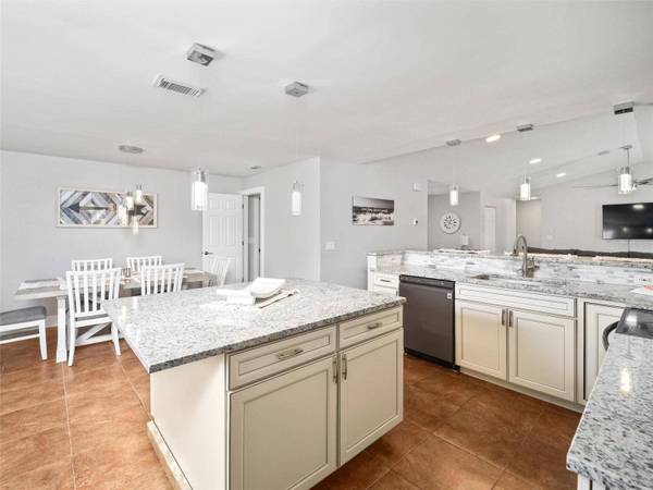 2 CEDAR CT, Palm Coast, FL 32137