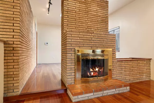 2716 ALISO DR NE, Albuquerque, NM 87110