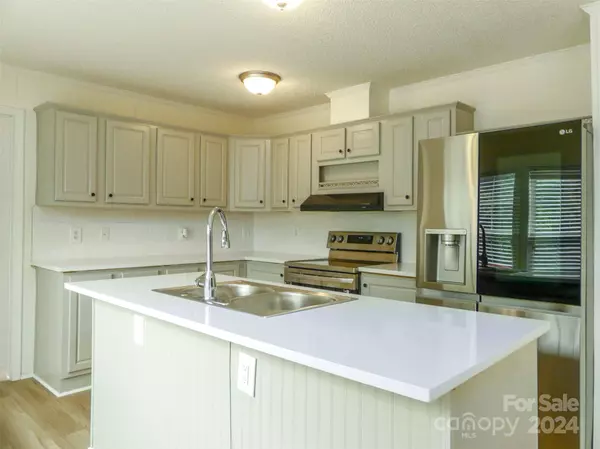 63 Tar Heel LN, Columbus, NC 2872