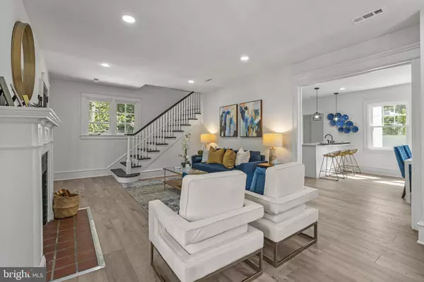 22 E MARSHALL RD, Lansdowne, PA 19050