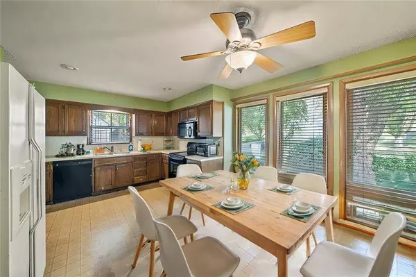 8029 Hallet ST, Lenexa, KS 66215