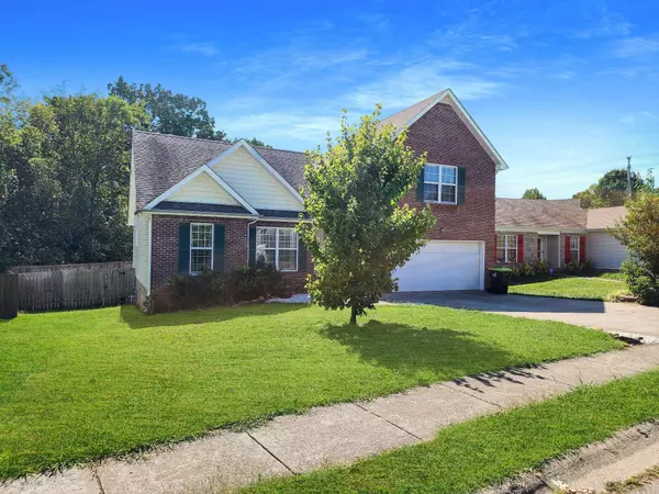 3495 Oak Creek Dr, Clarksville, TN 37040