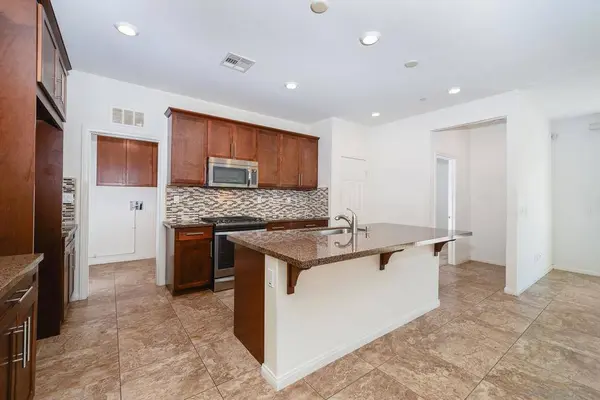 1204 White Oak Ct, El Cajon, CA 92020