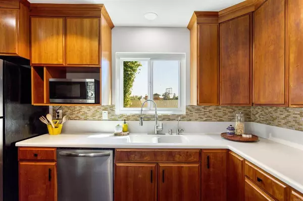 3760 Catalina DR, Carlsbad, CA 92010