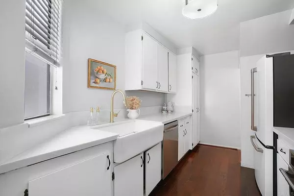 8450 Via Sonoma #104, La Jolla, CA 92037