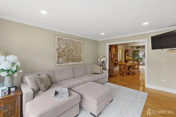 199 W Elmwood DR W, South Plainfield, NJ 07080