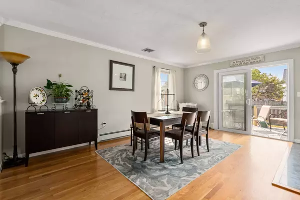 11 Williams St, Quincy, MA 02171-1821