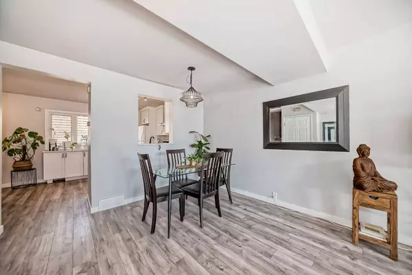 2300 Oakmoor DR SW #87, Calgary, AB T2V 4N7