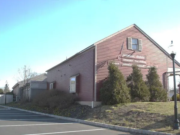 199 W Elmwood Dr, South Plainfield Boro, NJ 07080