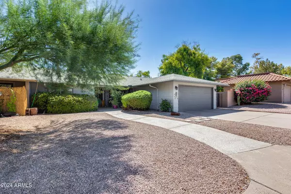 5013 E MESQUITE WOOD Court, Phoenix, AZ 85044