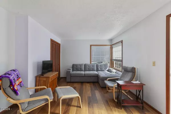 1025 SW 16th ST, Lincoln City, OR 97367