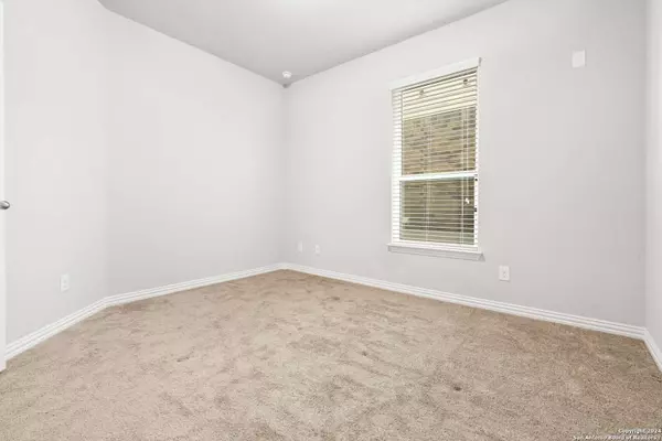 7926 DEEPWELL DR, San Antonio, TX 78254-1894