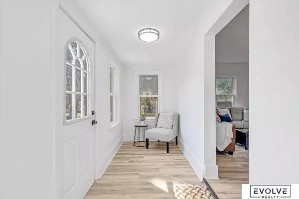 5208 S 51st Street, Omaha, NE 68117