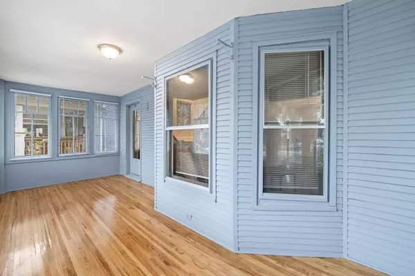 4826 W Warner Avenue, Chicago, IL 60641