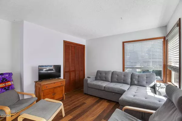 1025 SW 16th ST, Lincoln City, OR 97367