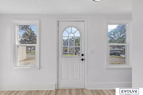 5208 S 51st Street, Omaha, NE 68117