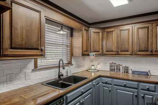 2319 County Road 3718, Athens, TX 75752