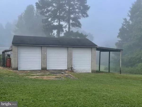 2257 DESHA RD, Tappahannock, VA 22560