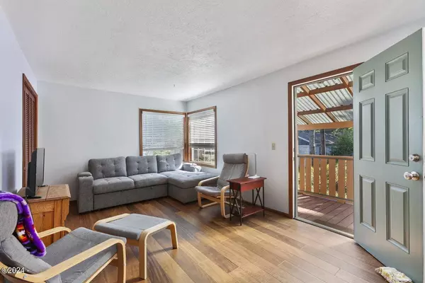 1025 SW 16th ST, Lincoln City, OR 97367