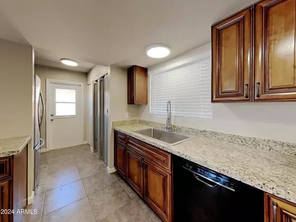 3843 W SAHUARO Drive, Phoenix, AZ 85029