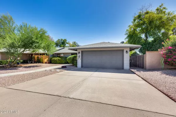 5013 E MESQUITE WOOD Court, Phoenix, AZ 85044