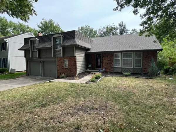 9839 Farley LN, Overland Park, KS 66212