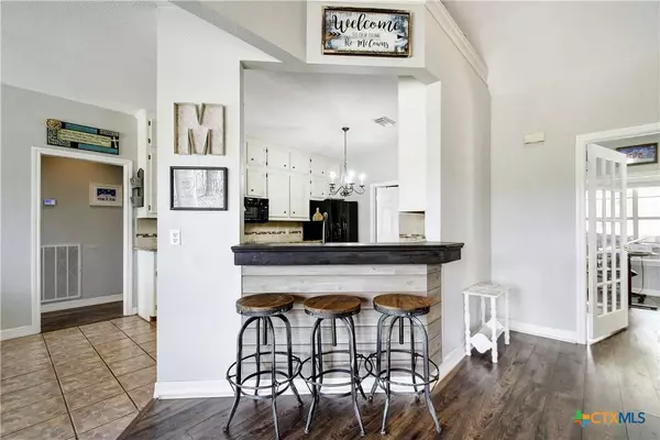 1550 Johnson RD, Canyon Lake, TX 78133