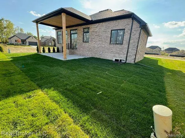 56662 VIA BELLANO, Macomb, MI 48042