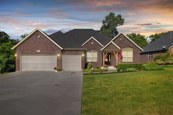 502 Sims Dr, Bentonville, AR 72712