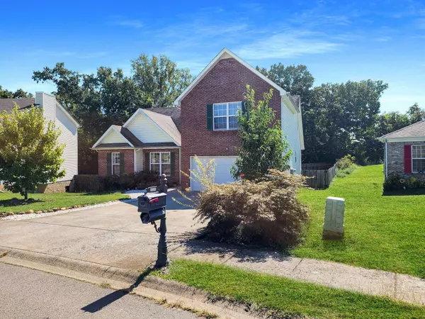 3495 Oak Creek Dr, Clarksville, TN 37040