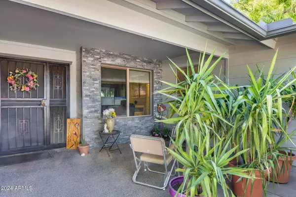 5013 E MESQUITE WOOD Court, Phoenix, AZ 85044