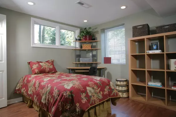 85 S Grove Ave, Woodbridge Twp., NJ 08861