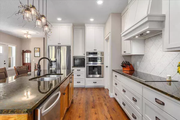 651 Maple CT, New Richmond, WI 54017