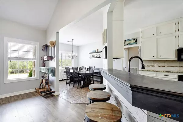 1550 Johnson RD, Canyon Lake, TX 78133