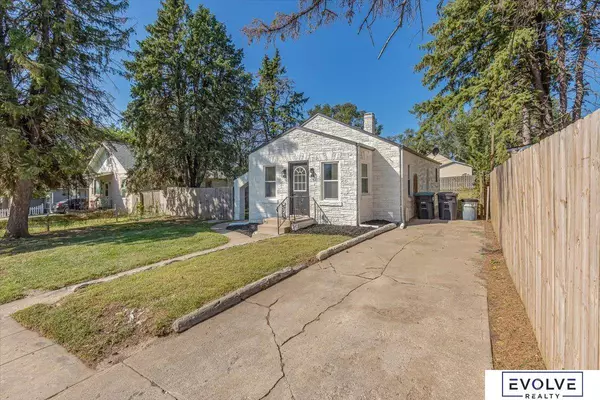 5208 S 51st Street, Omaha, NE 68117