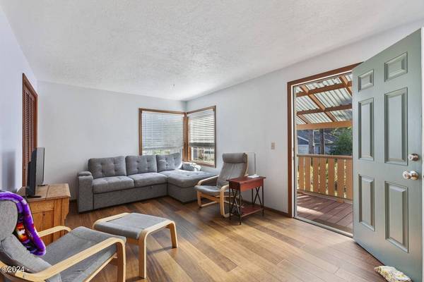1025 SW 16th ST, Lincoln City, OR 97367