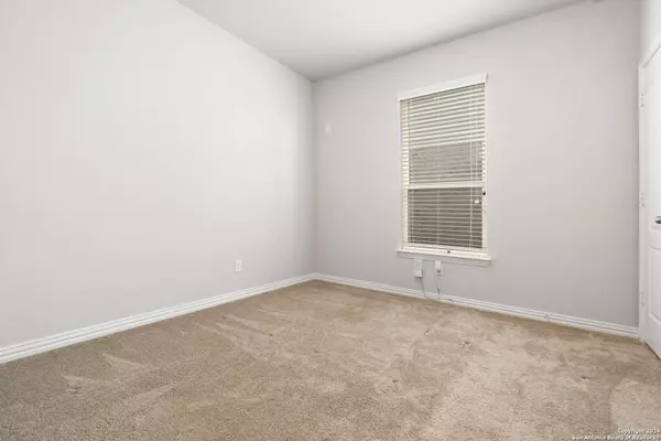 7926 DEEPWELL DR, San Antonio, TX 78254-1894