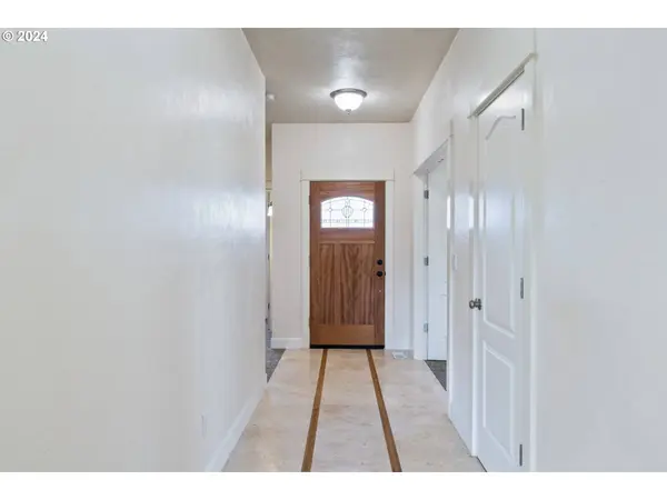 547 ETHAN CT, Springfield, OR 97477