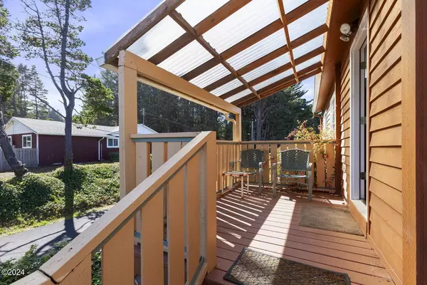 1025 SW 16th ST, Lincoln City, OR 97367