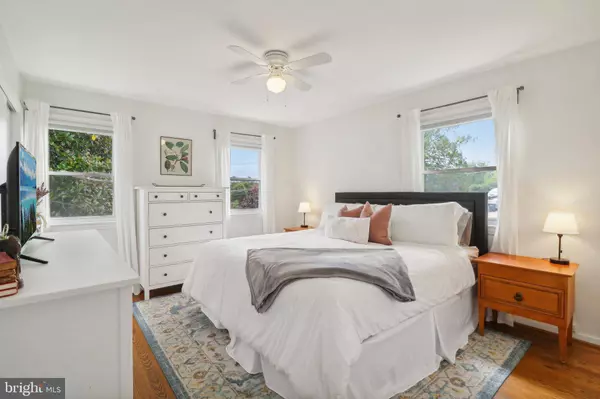 6902 UNIVERSITY DR, Alexandria, VA 22307