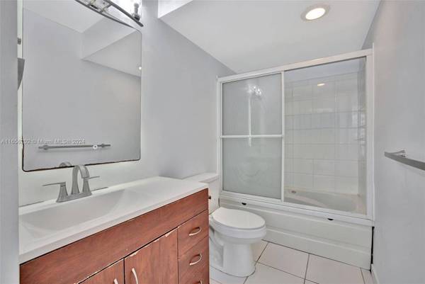 1801 S Ocean Dr #541, Hallandale Beach, FL 33009