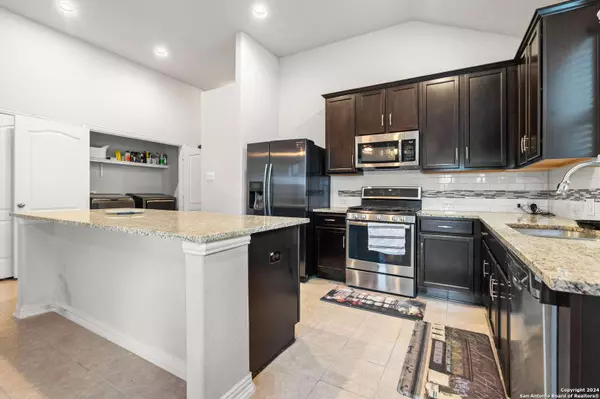 7926 DEEPWELL DR, San Antonio, TX 78254-1894