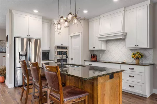 651 Maple CT, New Richmond, WI 54017