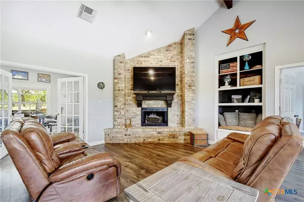 1550 Johnson RD, Canyon Lake, TX 78133